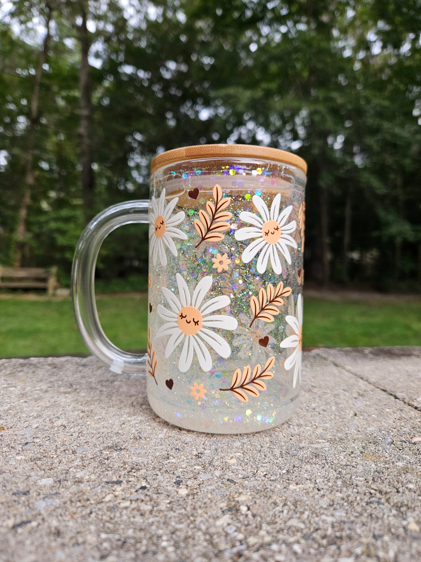 White Daisies Glitter Globe Glass Mug